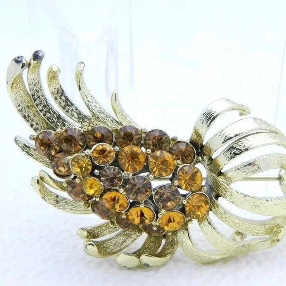 1950s Gold Tone PEGASUS CORO Topaz Rhinestone Pin - Picture 1 of 6